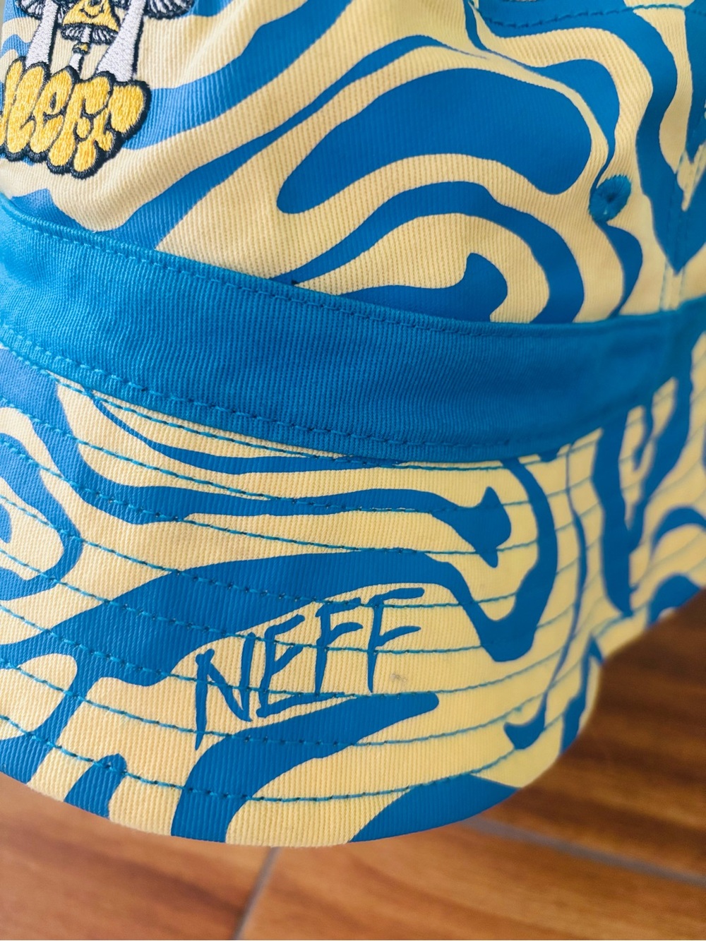 RARE! Neff Mushroom Bucket Hat Psychedelic Blue, & Yellow, Zebra Print & Pocket - Picture 3 of 6
